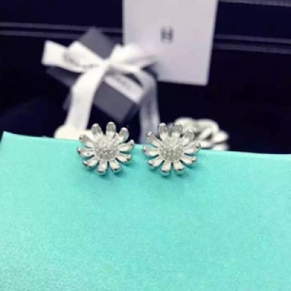 夏日菊花菊花925銀爆款耳釘Tiffany&Co新年送禮最佳選擇、時尚大方、給你的氣質加分！！！