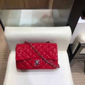 Chanel香奈兒 1116 Mini20漆皮小包 最具標誌性的皮穿鏈 作為Classics bags的代表作 保守的設計 搭配各種彩色的裝潢總能演繹出不同的視覺盛宴 size:20cm