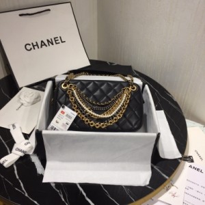 Chanel香奈兒 可單肩、斜挎、手提，多功能走秀 埃及風相機包 進口小羊皮，綿柔細膩，猶如肌膚 尺寸25x16x7cm