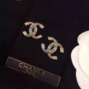 這個系列有太多想要每一次看都會被它美到！ Chanel 15限量款項鍊毛衣鏈每個標誌有著同一樣的優雅，卻有著不同的獨特氣質！戴上瞬間氣質到不行
