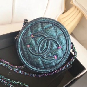 Chanel香奈兒菱格球紋復古盒子造型 搭配精緻小巧 皮裹logo 纖維襯裡 尺寸12cm