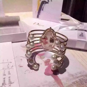 Christian Dior/迪奧 限量版-鏤空多環開口珍珠手鐲  ! 淺金色