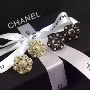 一比一專櫃款Chanel扭紋米珠花紋雙C耳釘 兩色入!