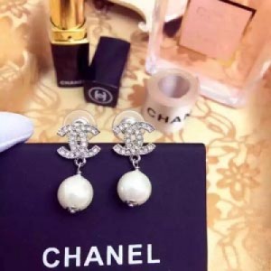 Chanel 小香新品  鑲鑽CC吊珍珠耳釘  ZP級別  高品質!