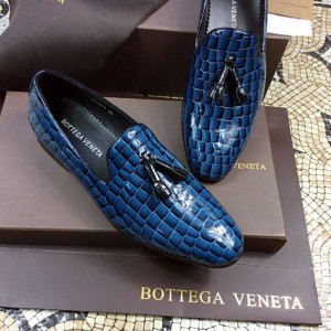BV-寶緹嘉 秋季新款 全新原品牛漆皮制作的一款設計獨特男士時尚皮鞋 201945 黑色，藍色