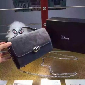 迪奧Dior.Tribale系列爆款小包出貨Miss Dior鏈條肩包，  進口磨砂牛皮精緻的款式，個性的圓珠扣肯定是你的最愛尺寸：21*15*5 款號：CD698有配盒子噢