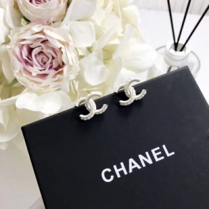 Chanel 17夏季新品走秀款耳釘超個性！ 正品黃銅材質！純手工出品 高級定制出入專櫃無壓力！
