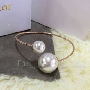 迪奧Dior走秀款珍珠合金手鐲 高端進口女款珍珠手鐲 D077