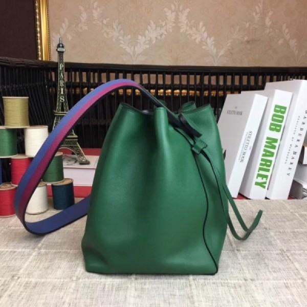 愛馬仕Hermes Kelly～2424 H 2424 togo小牛皮半手工制工藝精美 金銀扣 在追求各種時尚元素的同時，也不忘回顧下經典 ，透露出了迷人魅力，簡直是拽爆了.尺寸29cm 奉獻力作 ！ 肩帶休閒OL氣質融