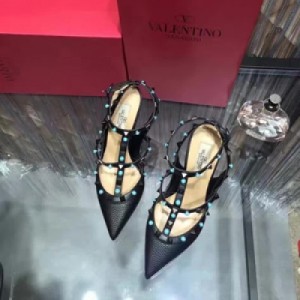Valentino 華倫天奴 專櫃同步復古松石鉚釘單鞋/涼鞋，個性十足！荔枝紋啞光皮 隨意搭配就能夠襯托出高大上的魅力！