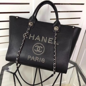 Chanel香奈兒 18早春 希臘系列 黑色，藍色 最新款式，頂級小球紋，純鋼釘珠打字，手柄小號沙灘包、手提購物袋 全新的鋼珠logo 尺寸 34cm/38cm