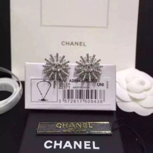 【專櫃款】奢華Chanel香奈兒復古設計水鑽耳環耳釘 銅合金電鍍！喜歡低調奢華的姐妹不要錯過！！