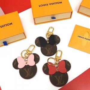 LV LOUIS VUITTON路易威登 原單官方最新Mickey mouse 掛飾 鑰匙扣 此款是迪拜限量紀念款米老鼠掛飾，超級稀有！