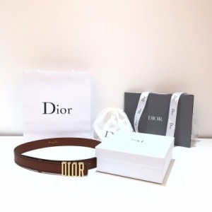 Christian Dior先生曾說過，腰帶是最能強調腰身線條的配飾。Dior迪奧皮帶系列採用精緻皮革製作，色澤繁多，風格多變。Diorquake黑色小牛皮皮帶。