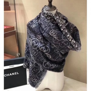 CHANEL 《圓圈雙C長巾》兩面都可以搭的圍巾哦 超級時尚易搭配 材質 100%羊絨規格 200X70cm原單