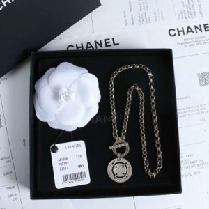實拍 Chanel高端制定 小香CC家新款 復古中世紀古董系列圓盤項鍊 ，可以搭配你簡單的黑白毛衣！！！