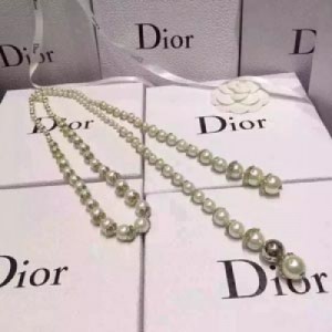 Dior.......專櫃正品代購.爆款CD蠶葉百搭工藝腰珠鏈.（項鍊.腰鏈兩用）……經典.品質.高端……完美品質
