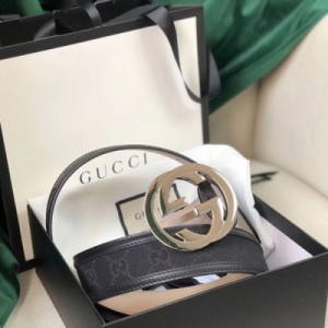 Gucci古馳皮帶 新款 互扣式G帶扣深受品牌輝煌的70年代經典設計所影響，得以重新詮釋。安放於織紋皮革腰帶之上。3.8cm