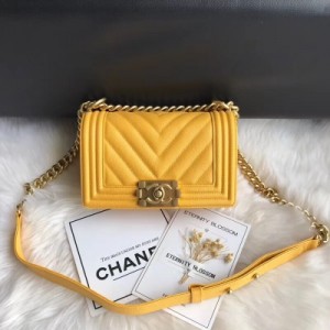 Chanel香奈兒最新出貨顏色 67086 細球紋大V格，檸檬黃 鎏金扣，尺寸25cm/20cm