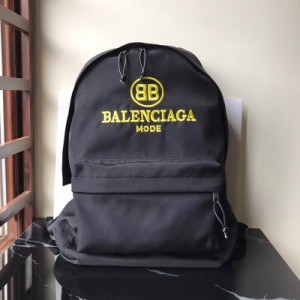 Balenciaga巴黎世家雙肩背包2018春夏新款 刺繡雙Balenciaga嘜頭 大書包，極具高端街頭風格的簡約潮流款，男女均可放心使用 眾多網紅明星同款，潮人必備單品 933B黑色