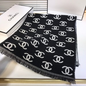 Chanel香奈兒圍巾 氣質高端低調奢華，專櫃在售 經典設計，典雅氣質來自女人們都會愛的Chanel 美出了天際美到極致 品質高尚的編織羊絨圍巾 38x180cm