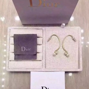 來貨啦數量不多 Christian Dior/迪奧 境外私貨 經典款 名媛必備珍珠耳環!