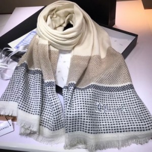 Chanel香奈兒圍巾 氣質萬針刺繡 高端低調奢華，專櫃在售 精緻間色設計，典雅氣質 來自女人們都會愛的Chanel~美出了天際 美到極致~品質高尚的編織羊絨圍巾 60x200cm