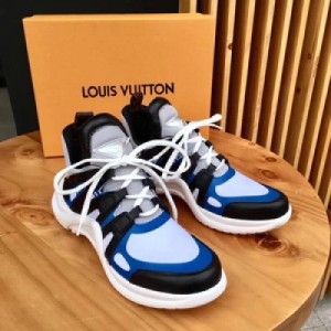 Louis Vuitton 18新款 LV專櫃同步上市，獨家開模！這麼有科技感的一雙！復古風潮又不容易撞鞋！採用進口優質牛皮與滴膠拼接，細節及做工都很棒！內裡是羊皮，很親膚不紮人！減震鞋底，腳感挺爽且富有彈性，穿著活力
