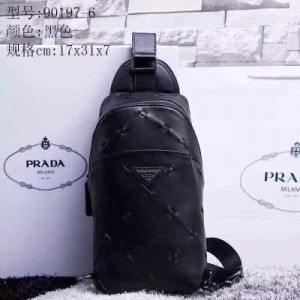 品牌 :PRADA胸包出貨：型號 :90197：顏色:黑/：材質 ：頭層進口牛皮：尺寸 ：17x31x7．