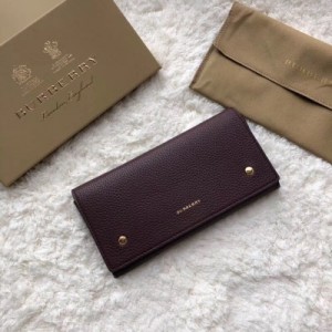 Burberry巴寶莉 貝爾特系列雙色長款錢夾，精選義大利鞣制的皮革打造，配有可拆式零錢夾與卡包。 尺寸：20*10cm