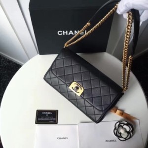 Chanel香奈兒 Chanel包包 手感超級好，全銅五金鐳射雕刻，圓版距離。進口材料，胎牛皮 隨意壓捏Size：26Cm