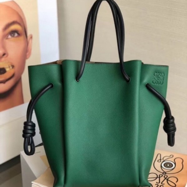 2018新款Loewe羅意威 Flamenco Knot Tote Bag，容量大，簡約、大方，是外出及上班的首選 尺寸：袋口長度36-長24-高度30-厚度12cm 型號YH035230