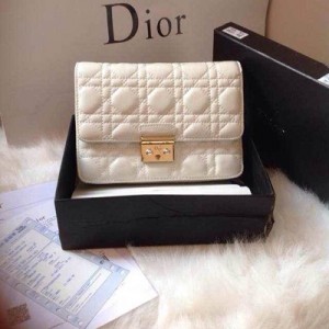 Dior 迪奧羊皮菱格 珍珠鏈子斜跨小包 DOB756白色