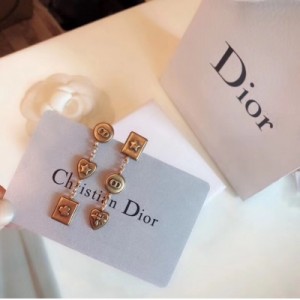 Dior迪奧 不對稱耳釘 採用迪奧復古元素 蜜蜂星星 三葉草愛心CD 專櫃同步 一致黃銅材質搭配925純銀針