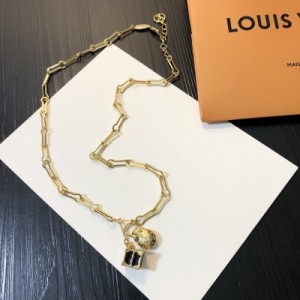 LV Louis Vuitton路易威登 新品 正品黃銅底材搭配各種日常和約會造型，隨性又經典美美小仙女推薦自留