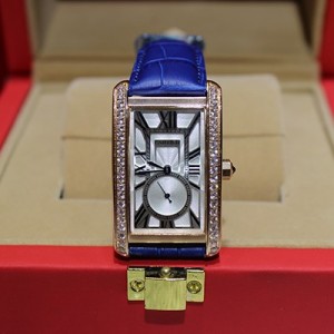 新款Cartier卡地亞 鑲鉆女士手表 時尚女表 CA046