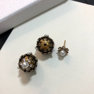 Dior迪奧 新款新品珍珠 正品黃銅底材搭配各種日常和約會造型，隨性又經典 美美小仙女推薦自留