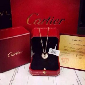 Cartier 卡地亞最新版貝殼項鍊 卡地亞每一種產品都聞名遐邇，特別是她的LOVE標誌系列，是一個有著整整百年歷史的著名品牌標誌性 永遠有著高雅、簡潔、精美的風格德國進口獨特亞金材質 14K金層 老師傅工藝 刻字LOG