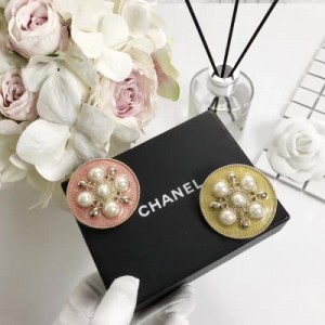 Chanel 早春新款胸針 如其分的拿捏住氣場與女人味簡約又高級