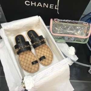 Chanel香奈兒 2019新款拖鞋 細節完勝！買一雙好鞋，就像投資藝術品一樣！義大利定制級進口羊皮面料，進口羊皮墊腳，義大利真皮大底，Size35-39（40碼訂做）