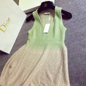 Dior 專櫃頂級原單Angelababy同款背心針織閃閃連衣裙少有外貿原單，深V設計，翠綠的顏色，超級好看面料是dior客供面料，絕對獨特奢華