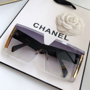 Chanel香奈兒太陽眼鏡 2020年春夏新品 Chanel 超大框水晶切邊 CH4605 高清頂級護目墨鏡 包裹性極強 顏色搭配無敵好看.推薦入手 採用3.0德國鏡片.質感強 Size：148-143