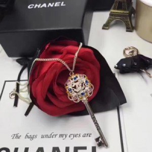 Chanel 17新款 雙鑰匙彩鑽珍珠胸針  一致正品黃銅材質！