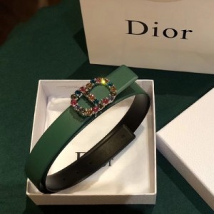 Dior迪奧皮帶 CD皮帶是最能強調腰身線條的配飾 Dior皮帶系列採用精緻皮革製作 色澤繁多 風格多變 進口小牛皮 施華洛世奇鑽 3.0cm