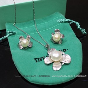tiffany蒂芙尼925純銀項鏈耳釘搭配花朵掛墜鑲珍珠 TF507