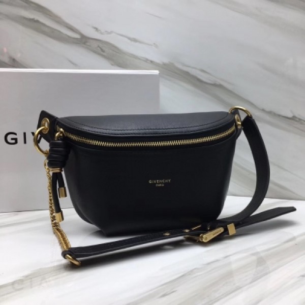 頂級原單 GIVENCHY紀梵希 ss19春夏新品“Whip”腰包，集簡約時尚美於一體，全包小牛皮製作，配可調節鏈飾皮肩帶，搭配時可以斜挎 也可當腰包來用，使用鏈條拼接皮帶設計，鏈條可搭配時髦性感的風格，皮帶搭配簡約大氣