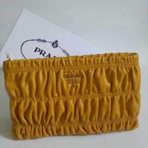 Prada普拉達爆款進口綿羊皮 皺褶 手拿包 B2596黃色