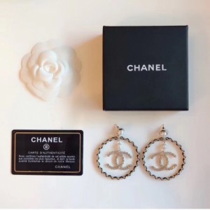 Chanel香奈兒大圓圈鏤空設計耳釘 經典的大雙c設計 獨一無二的禮物 精選進口黃銅材質搭配純銀針