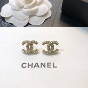 Chanel香奈兒 早春新款耳釘 以水晶搭配施華洛水晶點綴的經典