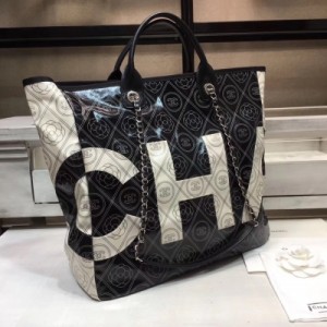 Chanel香奈兒專櫃最新字母款帆布購物袋 採用質感柔軟帆布融合經典元素，做工無可挑剔，手包剛剛好滿足你的一切